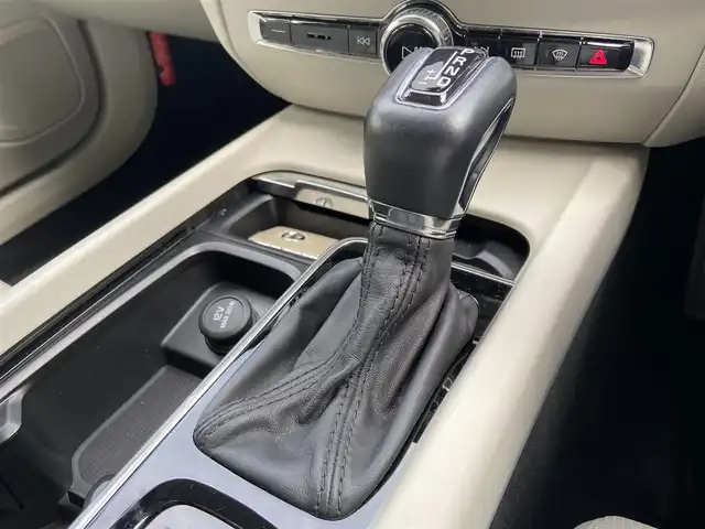 ボルボ Ｖ６０ T5 インスクリプション 栃木県 2019(令1)年 3.3万km クリスタルホワイトP harman/kardon/全方位カメラ/白革シート/HUD/ACC/レーンキープ/ブラインドS/純正ナビ/フルセグ /パワーシート/シートヒーター/シートベンチレーター/白革/電動リアゲート/ETC/LED/純正18インチAW/社外ドラレコ前後