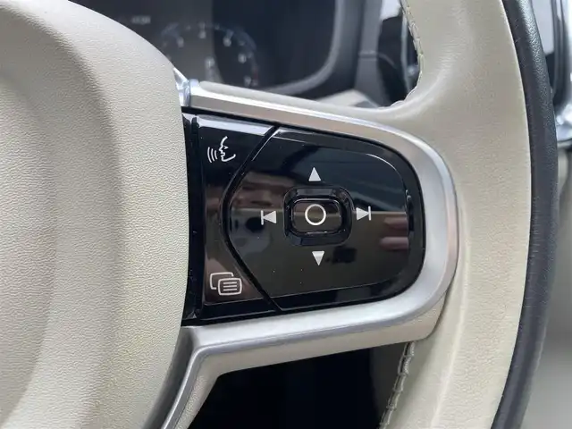 ボルボ Ｖ６０ T5 インスクリプション 栃木県 2019(令1)年 3.3万km クリスタルホワイトP harman/kardon/全方位カメラ/白革シート/HUD/ACC/レーンキープ/ブラインドS/純正ナビ/フルセグ /パワーシート/シートヒーター/シートベンチレーター/白革/電動リアゲート/ETC/LED/純正18インチAW/社外ドラレコ前後
