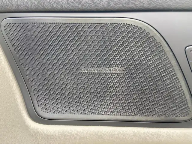 ボルボ Ｖ６０ T5 インスクリプション 栃木県 2019(令1)年 3.3万km クリスタルホワイトP harman/kardon/全方位カメラ/白革シート/HUD/ACC/レーンキープ/ブラインドS/純正ナビ/フルセグ /パワーシート/シートヒーター/シートベンチレーター/白革/電動リアゲート/ETC/LED/純正18インチAW/社外ドラレコ前後