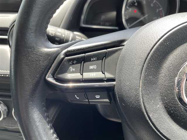 マツダ デミオ 13S ツーリング 福岡県 2018(平30)年 3.8万km ソウルレッドクリスタルM ・アラウンドビューモニター/・12V120M付きソケット/・シートヒーター（ドライバー席助手席）/・CD入れる箇所あり/・SPORTモード/・PUSHスタート/・パワーステアリング/・パワーウインドウ/・MTモード付AT/・アイトングストップ/・過給機有/・AAC/・BT/・USB入力端子2つ/・ETC（社外）/・ミュージックサーバー（SD）/・フルセグTV/・ベンチシート/・純正フロアマット/・純正アルミホイール/・ABS/・横滑り防止装置/・前後コーナーセンサー/・レーンキープアシスト/・オートライト/・W+サイド、カーテンエアバッグ/・衝突被害軽減時ステム/レーンキープアシスト、木トライト、W＋サイドカーテンエアバグ、衝突被害軽減ステム