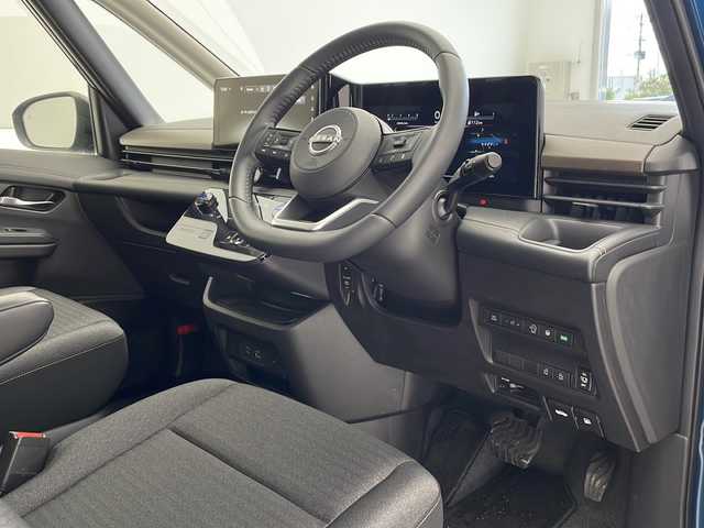 日産 セレナ ハイウェイスター V 沖縄県 2024(令6)年 0.3万km 青Ⅱ 純正１２．３インチナビ/　フルセグＴＶ　ＨＤＭＩ/アラウンドビューモニター/プロパイロット/両側パワースライドドア/純正ドライブレコーダー/ビルトインＥＴＣ/インテリジェントルームミラー/ＬＥＤヘッドライト/ワイヤレス充電/スマートキー/プッシュスタート