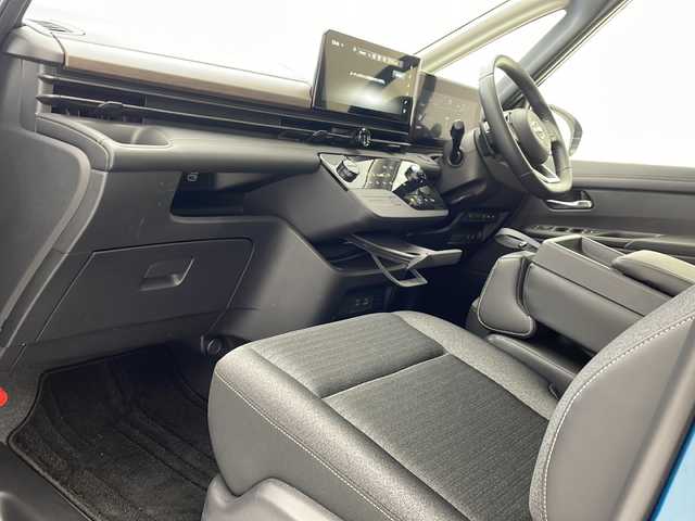 日産 セレナ ハイウェイスター V 沖縄県 2024(令6)年 0.3万km 青Ⅱ 純正１２．３インチナビ/　フルセグＴＶ　ＨＤＭＩ/アラウンドビューモニター/プロパイロット/両側パワースライドドア/純正ドライブレコーダー/ビルトインＥＴＣ/インテリジェントルームミラー/ＬＥＤヘッドライト/ワイヤレス充電/スマートキー/プッシュスタート