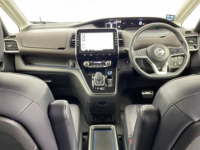 日産 セレナ e－パワー ハイウェイスター G 埼玉県 2019(令1)年 2.3万km ブリリアントホワイトパール 後席モニター/純正ナビ　/全方位カメラ　/ＢＳＭ　/シートヒーター　/デジタルインナーミラー　/前後ドライブレコーダー　/プロパイロット　/ステアリングヒーター　/ＥＴＣ　/ブレードホールド　/自動駐車システム　/衝突軽減システム/純正アルミホイール/ＬＥＤヘッドライト