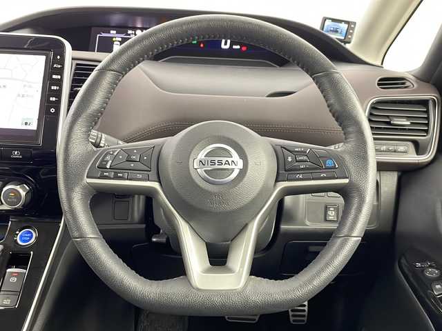 日産 セレナ e－パワー ハイウェイスター G 埼玉県 2019(令1)年 2.3万km ブリリアントホワイトパール 後席モニター/純正ナビ　/全方位カメラ　/ＢＳＭ　/シートヒーター　/デジタルインナーミラー　/前後ドライブレコーダー　/プロパイロット　/ステアリングヒーター　/ＥＴＣ　/ブレードホールド　/自動駐車システム　/衝突軽減システム/純正アルミホイール/ＬＥＤヘッドライト