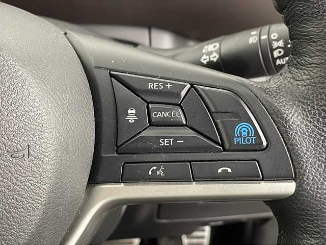 日産 セレナ e－パワー ハイウェイスター G 埼玉県 2019(令1)年 2.3万km ブリリアントホワイトパール 後席モニター/純正ナビ　/全方位カメラ　/ＢＳＭ　/シートヒーター　/デジタルインナーミラー　/前後ドライブレコーダー　/プロパイロット　/ステアリングヒーター　/ＥＴＣ　/ブレードホールド　/自動駐車システム　/衝突軽減システム/純正アルミホイール/ＬＥＤヘッドライト