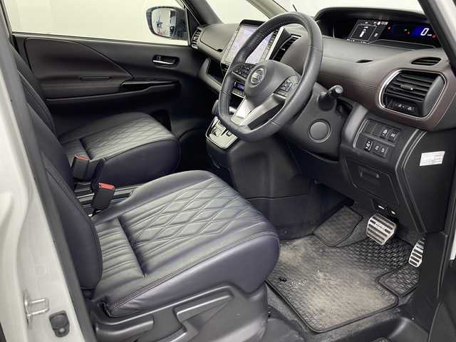 日産 セレナ e－パワー ハイウェイスター G 埼玉県 2019(令1)年 2.3万km ブリリアントホワイトパール 後席モニター/純正ナビ　/全方位カメラ　/ＢＳＭ　/シートヒーター　/デジタルインナーミラー　/前後ドライブレコーダー　/プロパイロット　/ステアリングヒーター　/ＥＴＣ　/ブレードホールド　/自動駐車システム　/衝突軽減システム/純正アルミホイール/ＬＥＤヘッドライト
