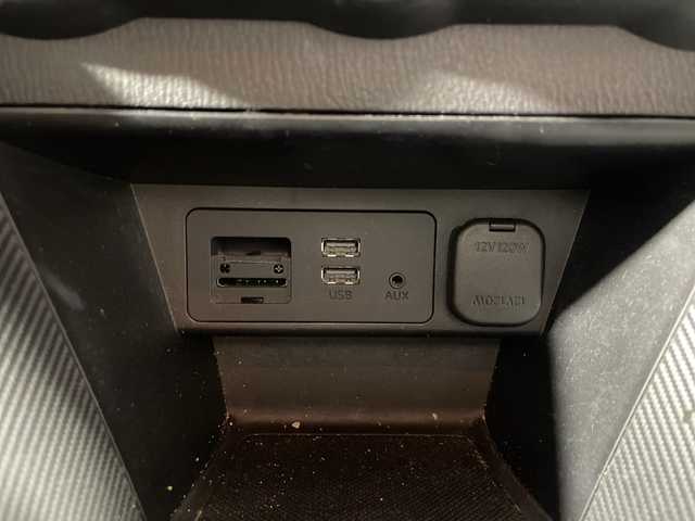 マツダ デミオ 13S 沖縄県 2015(平27)年 14.1万km ソウルレッドプレミアムメタリック 「禁煙車/ワンオーナー/純正ディスプレイオーディオ/Ｂｌｕｅｔｏｏｔｈ/バックカメラ/ＬＥＤヘッドライト/アイドリングストップ/オートライト/電動格納ミラー/横滑り防止装置/スペアキー/取扱説明書/保証書