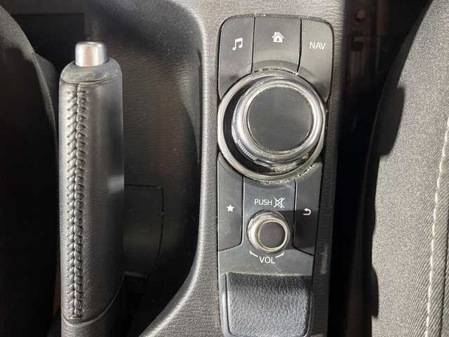 マツダ デミオ 13S 沖縄県 2015(平27)年 14.1万km ソウルレッドプレミアムメタリック 「禁煙車/ワンオーナー/純正ディスプレイオーディオ/Ｂｌｕｅｔｏｏｔｈ/バックカメラ/ＬＥＤヘッドライト/アイドリングストップ/オートライト/電動格納ミラー/横滑り防止装置/スペアキー/取扱説明書/保証書