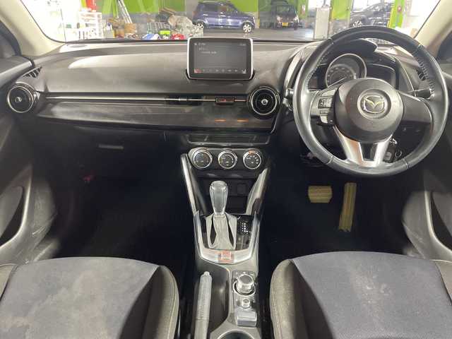 マツダ デミオ 13S 沖縄県 2015(平27)年 14.1万km ソウルレッドプレミアムメタリック 「禁煙車/ワンオーナー/純正ディスプレイオーディオ/Ｂｌｕｅｔｏｏｔｈ/バックカメラ/ＬＥＤヘッドライト/アイドリングストップ/オートライト/電動格納ミラー/横滑り防止装置/スペアキー/取扱説明書/保証書