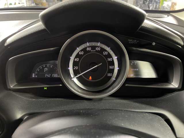 マツダ デミオ 13S 沖縄県 2015(平27)年 14.1万km ソウルレッドプレミアムメタリック 「禁煙車/ワンオーナー/純正ディスプレイオーディオ/Ｂｌｕｅｔｏｏｔｈ/バックカメラ/ＬＥＤヘッドライト/アイドリングストップ/オートライト/電動格納ミラー/横滑り防止装置/スペアキー/取扱説明書/保証書