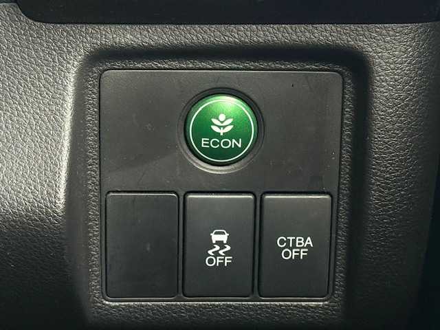 ホンダ ヴェゼル X 大阪府 2015(平27)年 16.2万km ホワイトオーキッドパール /禁煙車//ワンオーナー//衝突被害軽減ブレーキ//純正ナビ/VXM-155VSi//TV/Bluetooth/DVD/CD/HDMI/USB//バックカメラ//クルーズコントロール//ＥＴＣ//純正アルミホイール/16インチ//プッシュスタート//アイドリングストップ//スマートキー//取扱説明書//保証書