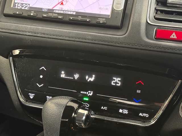 ホンダ ヴェゼル X 大阪府 2015(平27)年 16.2万km ホワイトオーキッドパール /禁煙車//ワンオーナー//衝突被害軽減ブレーキ//純正ナビ/VXM-155VSi//TV/Bluetooth/DVD/CD/HDMI/USB//バックカメラ//クルーズコントロール//ＥＴＣ//純正アルミホイール/16インチ//プッシュスタート//アイドリングストップ//スマートキー//取扱説明書//保証書