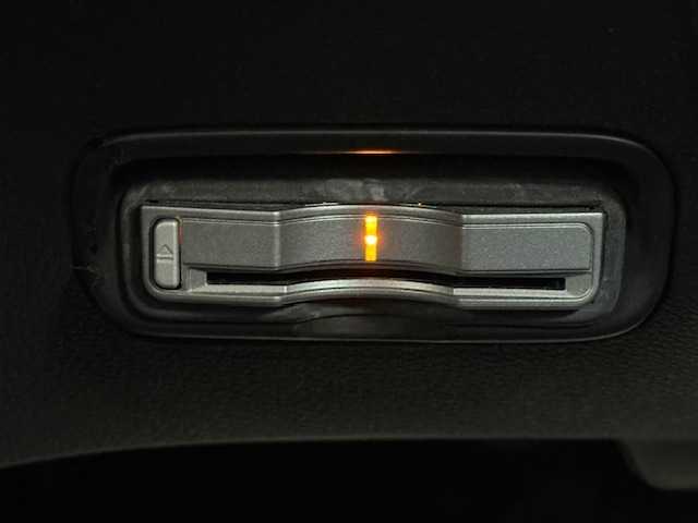 ホンダ ヴェゼル X 大阪府 2015(平27)年 16.2万km ホワイトオーキッドパール /禁煙車//ワンオーナー//衝突被害軽減ブレーキ//純正ナビ/VXM-155VSi//TV/Bluetooth/DVD/CD/HDMI/USB//バックカメラ//クルーズコントロール//ＥＴＣ//純正アルミホイール/16インチ//プッシュスタート//アイドリングストップ//スマートキー//取扱説明書//保証書