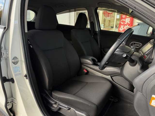 ホンダ ヴェゼル X 大阪府 2015(平27)年 16.2万km ホワイトオーキッドパール /禁煙車//ワンオーナー//衝突被害軽減ブレーキ//純正ナビ/VXM-155VSi//TV/Bluetooth/DVD/CD/HDMI/USB//バックカメラ//クルーズコントロール//ＥＴＣ//純正アルミホイール/16インチ//プッシュスタート//アイドリングストップ//スマートキー//取扱説明書//保証書