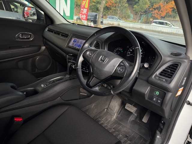 ホンダ ヴェゼル X 大阪府 2015(平27)年 16.2万km ホワイトオーキッドパール /禁煙車//ワンオーナー//衝突被害軽減ブレーキ//純正ナビ/VXM-155VSi//TV/Bluetooth/DVD/CD/HDMI/USB//バックカメラ//クルーズコントロール//ＥＴＣ//純正アルミホイール/16インチ//プッシュスタート//アイドリングストップ//スマートキー//取扱説明書//保証書