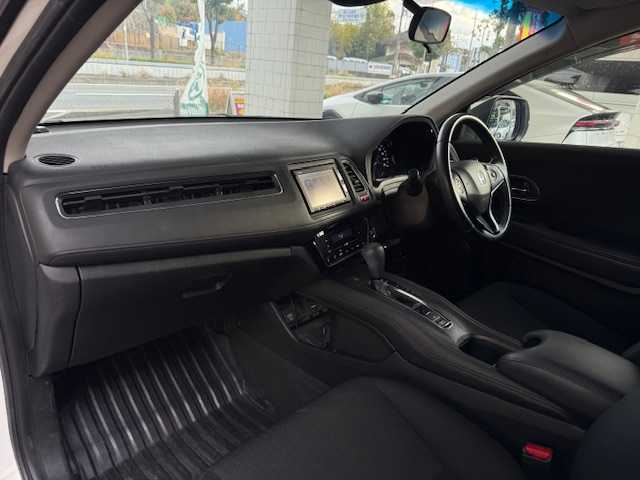 ホンダ ヴェゼル X 大阪府 2015(平27)年 16.2万km ホワイトオーキッドパール /禁煙車//ワンオーナー//衝突被害軽減ブレーキ//純正ナビ/VXM-155VSi//TV/Bluetooth/DVD/CD/HDMI/USB//バックカメラ//クルーズコントロール//ＥＴＣ//純正アルミホイール/16インチ//プッシュスタート//アイドリングストップ//スマートキー//取扱説明書//保証書