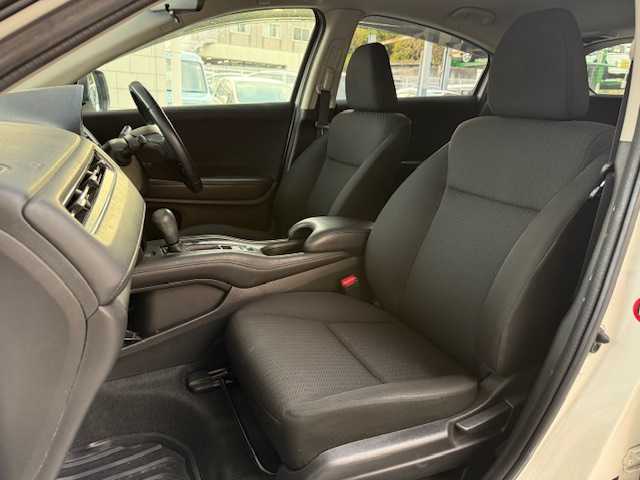 ホンダ ヴェゼル X 大阪府 2015(平27)年 16.2万km ホワイトオーキッドパール /禁煙車//ワンオーナー//衝突被害軽減ブレーキ//純正ナビ/VXM-155VSi//TV/Bluetooth/DVD/CD/HDMI/USB//バックカメラ//クルーズコントロール//ＥＴＣ//純正アルミホイール/16インチ//プッシュスタート//アイドリングストップ//スマートキー//取扱説明書//保証書