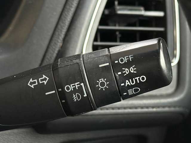 ホンダ ヴェゼル X 大阪府 2015(平27)年 16.2万km ホワイトオーキッドパール /禁煙車//ワンオーナー//衝突被害軽減ブレーキ//純正ナビ/VXM-155VSi//TV/Bluetooth/DVD/CD/HDMI/USB//バックカメラ//クルーズコントロール//ＥＴＣ//純正アルミホイール/16インチ//プッシュスタート//アイドリングストップ//スマートキー//取扱説明書//保証書