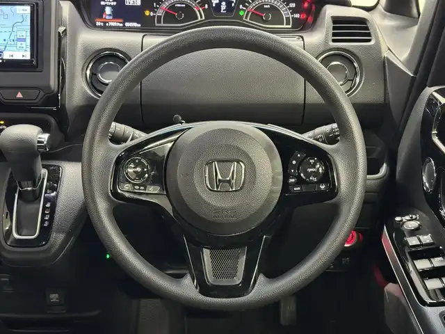 ホンダ Ｎ ＢＯＸ カスタム L 三重県 2021(令3)年 5.5万km クリスタルブラックパール ガソリン/FF/インパネCVT/イクリプス 7インチナビ AVN-P10/（FM/AM/CD/DVD/SD/MUSIC JUKE/TV/USB/iPod/Bluetooth/外部入力）/バックカメラ/片側パワースライドドア/ビルトイン ETC/Honda SENSING/・衝突軽減ブレーキ［CMBS］/・車線維持支援システム［LKAS］/・アダプティブクルーズコントロール/・路外逸脱抑制機能/・標識認識機能/・先行車発進お知らせ機能/・VSA（ABS＆TRC＆横すべり抑制）/など/装備/・シートヒーター（D/N）/・オートエアコン/・オートライト/・LEDヘッドライト＆フロントフォグライト/・ステアリングスイッチ/・充電用USBジャック（2.5A急速充電対応）2ヶ/・純正14inAW/・プッシュスタート/・スマートキーx1/・保/取/ナビ取/など