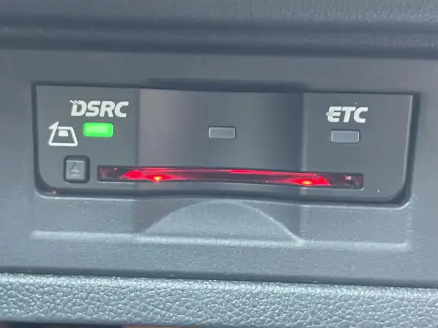 フォルクスワーゲン ゴルフ Ｒ 滋賀県 2014(平26)年 6.9万km ブラック 純正ナビ/（CD/DVD/SD/Bluetooth/AUX/USB）/ビルトインETC/レーンキープアシストシステム/革巻きステアリング/追従型クルーズコントロール/ステアリングリモコン/レザーシート/D席パワーシート/前席シートヒーター/HIDヘッドライト/フォグランプ/オートヘッドライト/電動パーキングブレーキ/オートホールドブレーキ/積み込みサマータイヤ/スペアキー1本/純正アルミホイール