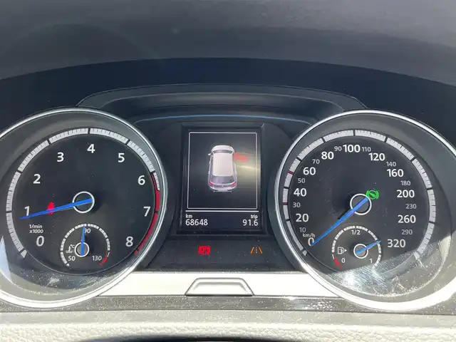フォルクスワーゲン ゴルフ Ｒ 滋賀県 2014(平26)年 6.9万km ブラック 純正ナビ/（CD/DVD/SD/Bluetooth/AUX/USB）/ビルトインETC/レーンキープアシストシステム/革巻きステアリング/追従型クルーズコントロール/ステアリングリモコン/レザーシート/D席パワーシート/前席シートヒーター/HIDヘッドライト/フォグランプ/オートヘッドライト/電動パーキングブレーキ/オートホールドブレーキ/積み込みサマータイヤ/スペアキー1本/純正アルミホイール