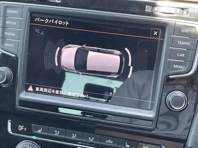 フォルクスワーゲン ゴルフ Ｒ 滋賀県 2014(平26)年 6.9万km ブラック 純正ナビ/（CD/DVD/SD/Bluetooth/AUX/USB）/ビルトインETC/レーンキープアシストシステム/革巻きステアリング/追従型クルーズコントロール/ステアリングリモコン/レザーシート/D席パワーシート/前席シートヒーター/HIDヘッドライト/フォグランプ/オートヘッドライト/電動パーキングブレーキ/オートホールドブレーキ/積み込みサマータイヤ/スペアキー1本/純正アルミホイール