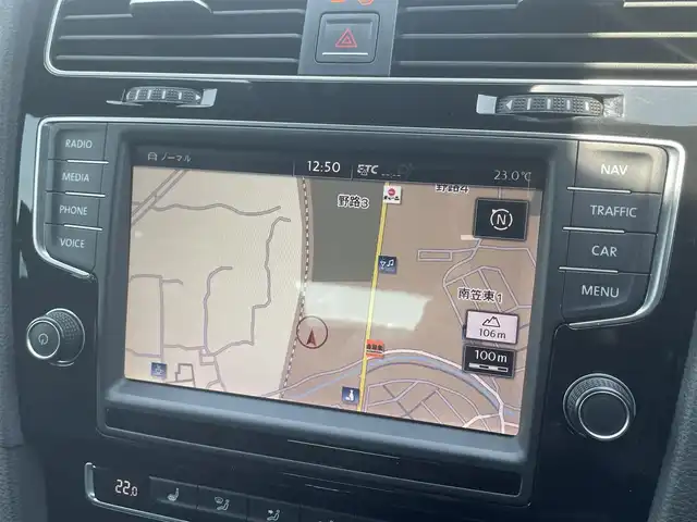 フォルクスワーゲン ゴルフ Ｒ 滋賀県 2014(平26)年 6.9万km ブラック 純正ナビ/（CD/DVD/SD/Bluetooth/AUX/USB）/ビルトインETC/レーンキープアシストシステム/革巻きステアリング/追従型クルーズコントロール/ステアリングリモコン/レザーシート/D席パワーシート/前席シートヒーター/HIDヘッドライト/フォグランプ/オートヘッドライト/電動パーキングブレーキ/オートホールドブレーキ/積み込みサマータイヤ/スペアキー1本/純正アルミホイール