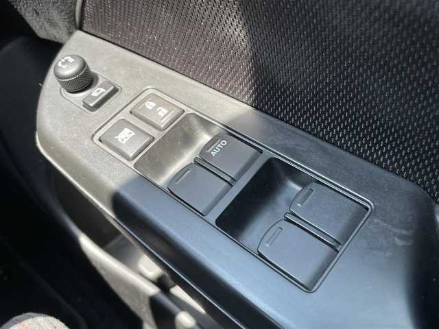 スズキ スイフト スポーツ 新潟県 2014(平26)年 14.8万km スノーホワイトパール ワンオーナー/６MT/運転席レカロシート/社外ステアリング装着/ドアバイザー/プッシュスタート/純正フロアマット/純正運転席シート車載/純正ステアリング車載