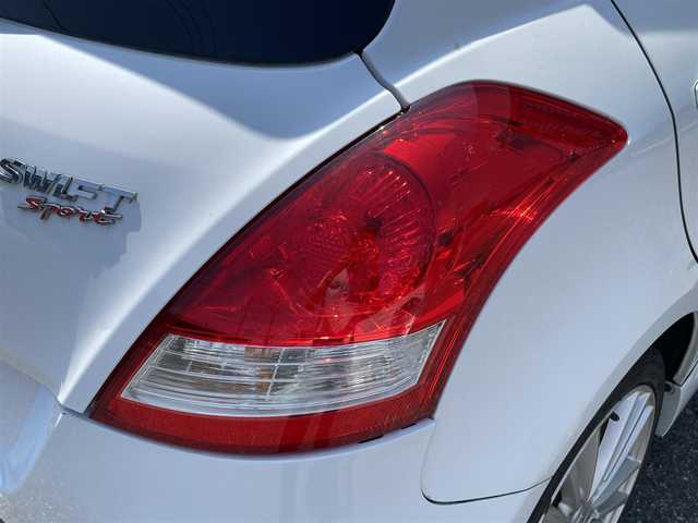 スズキ スイフト スポーツ 新潟県 2014(平26)年 14.8万km スノーホワイトパール ワンオーナー/６MT/運転席レカロシート/社外ステアリング装着/ドアバイザー/プッシュスタート/純正フロアマット/純正運転席シート車載/純正ステアリング車載