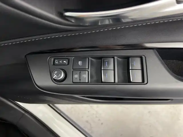 トヨタ ハリアー ハイブリッド S 鹿児島県 2021(令3)年 3.7万km ホワイトパールクリスタルシャイン ディスプレイオーディオ/ＢＴ Ｍｉｒａｃａｓｔ/レーダークルーズコントロール/レーンキープアシスト/電子パーキング/ＡＵＴＯＨＯＬＤ/前後ドライブレコーダー(DRV-MR450)/オートリトラミラー/ＥＴＣ/ＬＥＤヘッドライト/オートマチックハイビーム/AUTOライト/ＩＳＯＦＩＸ/革巻きステアリング/純正ドアバイザー/純正17インチアルミホイール
