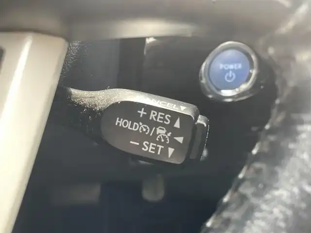 トヨタ プリウス A 埼玉県 2016(平28)年 11.3万km グレーメタリック (株)IDOMが運営する【じしゃロン川越店】の自社ローン専用車両になります。こちらは現金またはオートローンご利用時の価格です。自社ローンご希望の方は別途その旨お申付け下さい/純正SDナビ　NSCP-W64　/フルセグ/Bluetooth/CD/AM/FM/バックカメラ/セーフティセンスP/ブラインドスポットモニタリング/クリアランスソナー/ヘッドアップディスプレイ/ドライブレコーダー/車線逸脱警報/プッシュスタート/スマートキー（スペア×1）/クルーズコントロール/LED/ドアバイザー/純正１５インチアルミホイール/フロントスポイラー/リアフォグ/自動防眩ミラー