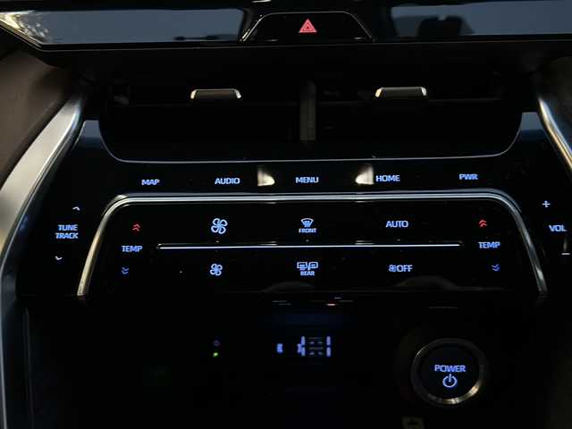 トヨタ ハリアー ハイブリッド Z レザーパッケージ 山形県 2021(令3)年 2.7万km ホワイトパールクリスタルシャイン 禁煙車/４WD/JBLサウンド/トヨタセーフティセンス/ブラインドスポットモニター/レーダークルーズコントロール/レーンキープアシスト/オートマチックハイビーム/全方位カメラ/デジタルインナーミラー/純正ドライブレコーダー/純正ディスプレイオーディオ/（Bluetooth/フルセグ/AM/FM/USB)/置くだけ充電/ステアリングスイッチ/ステアリングヒーター/レザーシート/D席メモリー付きシート/前席パワーシート/前席シートヒーター・エアシート/ETC2.0/純正フロアマット/スマートキー×２/パワーバックドア/純正アルミホイール/フォグランプ/取扱説明書/記録簿