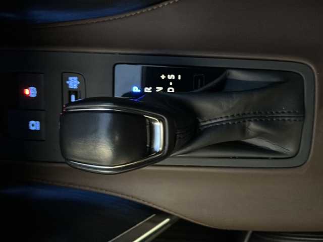 トヨタ ハリアー ハイブリッド Z レザーパッケージ 山形県 2021(令3)年 2.7万km ホワイトパールクリスタルシャイン 禁煙車/４WD/JBLサウンド/トヨタセーフティセンス/ブラインドスポットモニター/レーダークルーズコントロール/レーンキープアシスト/オートマチックハイビーム/全方位カメラ/デジタルインナーミラー/純正ドライブレコーダー/純正ディスプレイオーディオ/（Bluetooth/フルセグ/AM/FM/USB)/置くだけ充電/ステアリングスイッチ/ステアリングヒーター/レザーシート/D席メモリー付きシート/前席パワーシート/前席シートヒーター・エアシート/ETC2.0/純正フロアマット/スマートキー×２/パワーバックドア/純正アルミホイール/フォグランプ/取扱説明書/記録簿