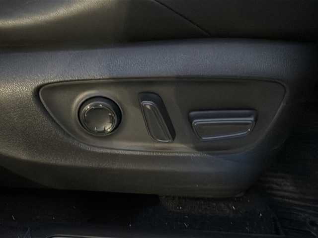 トヨタ ハリアー ハイブリッド Z レザーパッケージ 山形県 2021(令3)年 2.7万km ホワイトパールクリスタルシャイン 禁煙車/４WD/JBLサウンド/トヨタセーフティセンス/ブラインドスポットモニター/レーダークルーズコントロール/レーンキープアシスト/オートマチックハイビーム/全方位カメラ/デジタルインナーミラー/純正ドライブレコーダー/純正ディスプレイオーディオ/（Bluetooth/フルセグ/AM/FM/USB)/置くだけ充電/ステアリングスイッチ/ステアリングヒーター/レザーシート/D席メモリー付きシート/前席パワーシート/前席シートヒーター・エアシート/ETC2.0/純正フロアマット/スマートキー×２/パワーバックドア/純正アルミホイール/フォグランプ/取扱説明書/記録簿