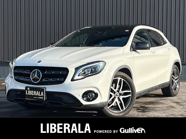 メルセデス・ベンツ ＧＬＡ２５０ 4マチック 青森県 2017(平29)年 4.6万km カルサイトホワイト オプション/パノラミックスライディングルーフ/レザーエクスクルーシブパッケージ/-本革シート/-メモリ付きパワーシート/-ブラッシュドアルミニウムインテリアトリム/-マルチカラーアンビエントライト/-harman/kardonサラウンドサウンド/-ベーシックパッケージプラス/レーダーセーフティパッケージ/-ブラインドスポットアシスト/-ディスタンスパイロットディストロニック/-レーンキーピングアシスト/-PRE SAFE/COMMANDシステムナビゲーション/-HDDナビ/フルセグTV/ETC2.0/(CD/DVD/Bluetooth/USB/CarPlay)/主要装備/バックカメラ/シートヒーター/パドルシフト/パワーバックドア/ダウンヒルアシスト/GPSレーダー探知機/純正18インチアルミホイール/HIDヘッドライト/ハイビームアシスト/ワンオーナー