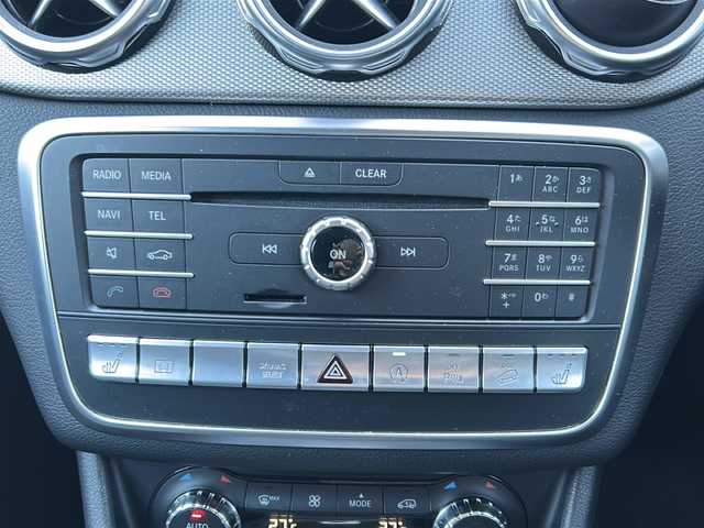 メルセデス・ベンツ ＧＬＡ２５０ 4マチック 青森県 2017(平29)年 4.6万km カルサイトホワイト オプション/パノラミックスライディングルーフ/レザーエクスクルーシブパッケージ/-本革シート/-メモリ付きパワーシート/-ブラッシュドアルミニウムインテリアトリム/-マルチカラーアンビエントライト/-harman/kardonサラウンドサウンド/-ベーシックパッケージプラス/レーダーセーフティパッケージ/-ブラインドスポットアシスト/-ディスタンスパイロットディストロニック/-レーンキーピングアシスト/-PRE SAFE/COMMANDシステムナビゲーション/-HDDナビ/フルセグTV/ETC2.0/(CD/DVD/Bluetooth/USB/CarPlay)/主要装備/バックカメラ/シートヒーター/パドルシフト/パワーバックドア/ダウンヒルアシスト/GPSレーダー探知機/純正18インチアルミホイール/HIDヘッドライト/ハイビームアシスト/ワンオーナー