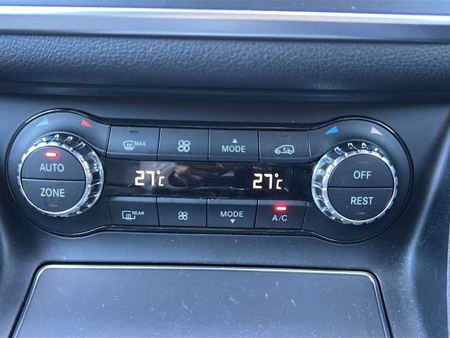 メルセデス・ベンツ ＧＬＡ２５０ 4マチック 青森県 2017(平29)年 4.6万km カルサイトホワイト オプション/パノラミックスライディングルーフ/レザーエクスクルーシブパッケージ/-本革シート/-メモリ付きパワーシート/-ブラッシュドアルミニウムインテリアトリム/-マルチカラーアンビエントライト/-harman/kardonサラウンドサウンド/-ベーシックパッケージプラス/レーダーセーフティパッケージ/-ブラインドスポットアシスト/-ディスタンスパイロットディストロニック/-レーンキーピングアシスト/-PRE SAFE/COMMANDシステムナビゲーション/-HDDナビ/フルセグTV/ETC2.0/(CD/DVD/Bluetooth/USB/CarPlay)/主要装備/バックカメラ/シートヒーター/パドルシフト/パワーバックドア/ダウンヒルアシスト/GPSレーダー探知機/純正18インチアルミホイール/HIDヘッドライト/ハイビームアシスト/ワンオーナー