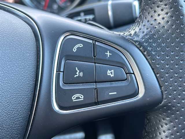 メルセデス・ベンツ ＧＬＡ２５０ 4マチック 青森県 2017(平29)年 4.6万km カルサイトホワイト オプション/パノラミックスライディングルーフ/レザーエクスクルーシブパッケージ/-本革シート/-メモリ付きパワーシート/-ブラッシュドアルミニウムインテリアトリム/-マルチカラーアンビエントライト/-harman/kardonサラウンドサウンド/-ベーシックパッケージプラス/レーダーセーフティパッケージ/-ブラインドスポットアシスト/-ディスタンスパイロットディストロニック/-レーンキーピングアシスト/-PRE SAFE/COMMANDシステムナビゲーション/-HDDナビ/フルセグTV/ETC2.0/(CD/DVD/Bluetooth/USB/CarPlay)/主要装備/バックカメラ/シートヒーター/パドルシフト/パワーバックドア/ダウンヒルアシスト/GPSレーダー探知機/純正18インチアルミホイール/HIDヘッドライト/ハイビームアシスト/ワンオーナー