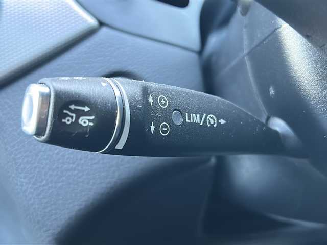 メルセデス・ベンツ ＧＬＡ２５０ 4マチック 青森県 2017(平29)年 4.6万km カルサイトホワイト オプション/パノラミックスライディングルーフ/レザーエクスクルーシブパッケージ/-本革シート/-メモリ付きパワーシート/-ブラッシュドアルミニウムインテリアトリム/-マルチカラーアンビエントライト/-harman/kardonサラウンドサウンド/-ベーシックパッケージプラス/レーダーセーフティパッケージ/-ブラインドスポットアシスト/-ディスタンスパイロットディストロニック/-レーンキーピングアシスト/-PRE SAFE/COMMANDシステムナビゲーション/-HDDナビ/フルセグTV/ETC2.0/(CD/DVD/Bluetooth/USB/CarPlay)/主要装備/バックカメラ/シートヒーター/パドルシフト/パワーバックドア/ダウンヒルアシスト/GPSレーダー探知機/純正18インチアルミホイール/HIDヘッドライト/ハイビームアシスト/ワンオーナー