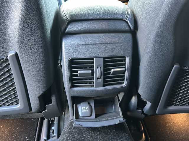 メルセデス・ベンツ ＧＬＡ２５０ 4マチック 青森県 2017(平29)年 4.6万km カルサイトホワイト オプション/パノラミックスライディングルーフ/レザーエクスクルーシブパッケージ/-本革シート/-メモリ付きパワーシート/-ブラッシュドアルミニウムインテリアトリム/-マルチカラーアンビエントライト/-harman/kardonサラウンドサウンド/-ベーシックパッケージプラス/レーダーセーフティパッケージ/-ブラインドスポットアシスト/-ディスタンスパイロットディストロニック/-レーンキーピングアシスト/-PRE SAFE/COMMANDシステムナビゲーション/-HDDナビ/フルセグTV/ETC2.0/(CD/DVD/Bluetooth/USB/CarPlay)/主要装備/バックカメラ/シートヒーター/パドルシフト/パワーバックドア/ダウンヒルアシスト/GPSレーダー探知機/純正18インチアルミホイール/HIDヘッドライト/ハイビームアシスト/ワンオーナー