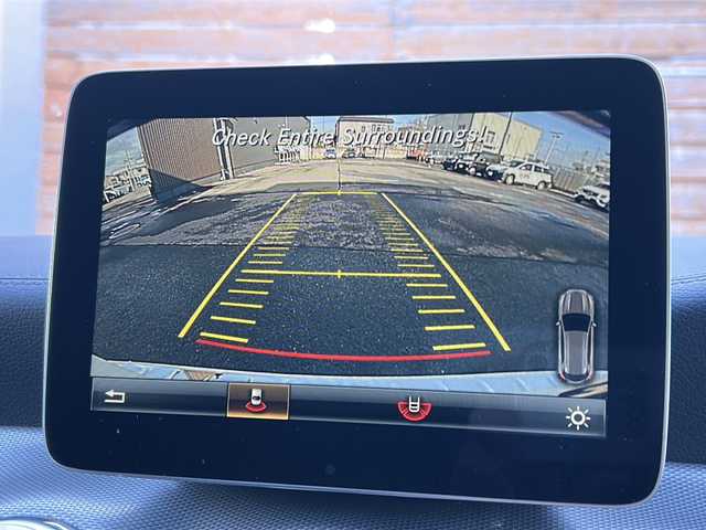 メルセデス・ベンツ ＧＬＡ２５０ 4マチック 青森県 2017(平29)年 4.6万km カルサイトホワイト オプション/パノラミックスライディングルーフ/レザーエクスクルーシブパッケージ/-本革シート/-メモリ付きパワーシート/-ブラッシュドアルミニウムインテリアトリム/-マルチカラーアンビエントライト/-harman/kardonサラウンドサウンド/-ベーシックパッケージプラス/レーダーセーフティパッケージ/-ブラインドスポットアシスト/-ディスタンスパイロットディストロニック/-レーンキーピングアシスト/-PRE SAFE/COMMANDシステムナビゲーション/-HDDナビ/フルセグTV/ETC2.0/(CD/DVD/Bluetooth/USB/CarPlay)/主要装備/バックカメラ/シートヒーター/パドルシフト/パワーバックドア/ダウンヒルアシスト/GPSレーダー探知機/純正18インチアルミホイール/HIDヘッドライト/ハイビームアシスト/ワンオーナー