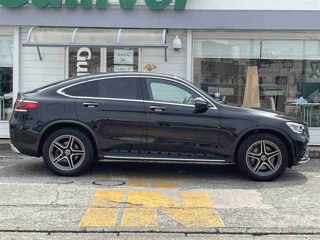 メルセデス・ベンツ ＧＬＣ２２０ d 4マチック クーペ AMGライン 神奈川県 2020(令2)年 2.6万km オブシディアンブラック 純正10インチワイドディスプレイ/　（ナビ機能・フルセグTV・Bluetooth）/パノラミックスライディングルーフ/レーダーセーフティパッケージ/360°カメラシステム/ハーフレザーシート/置くだけ充電/ブラインドスポットモニター/パワーバックドア/全席シートヒーター/LEDヘッドライト/前席パワーシート/ETC2.0/スマートキー/保証書/取扱説明書/令和3～7年ディーラー記録簿あり