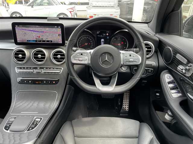 メルセデス・ベンツ ＧＬＣ２２０ d 4マチック クーペ AMGライン 神奈川県 2020(令2)年 2.6万km オブシディアンブラック 純正10インチワイドディスプレイ/　（ナビ機能・フルセグTV・Bluetooth）/パノラミックスライディングルーフ/レーダーセーフティパッケージ/360°カメラシステム/ハーフレザーシート/置くだけ充電/ブラインドスポットモニター/パワーバックドア/全席シートヒーター/LEDヘッドライト/前席パワーシート/ETC2.0/スマートキー/保証書/取扱説明書/令和3～7年ディーラー記録簿あり