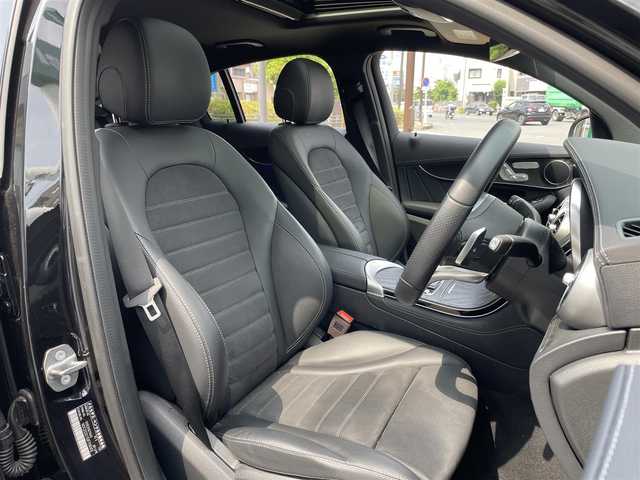 メルセデス・ベンツ ＧＬＣ２２０ d 4マチック クーペ AMGライン 神奈川県 2020(令2)年 2.6万km オブシディアンブラック 純正10インチワイドディスプレイ/　（ナビ機能・フルセグTV・Bluetooth）/パノラミックスライディングルーフ/レーダーセーフティパッケージ/360°カメラシステム/ハーフレザーシート/置くだけ充電/ブラインドスポットモニター/パワーバックドア/全席シートヒーター/LEDヘッドライト/前席パワーシート/ETC2.0/スマートキー/保証書/取扱説明書/令和3～7年ディーラー記録簿あり