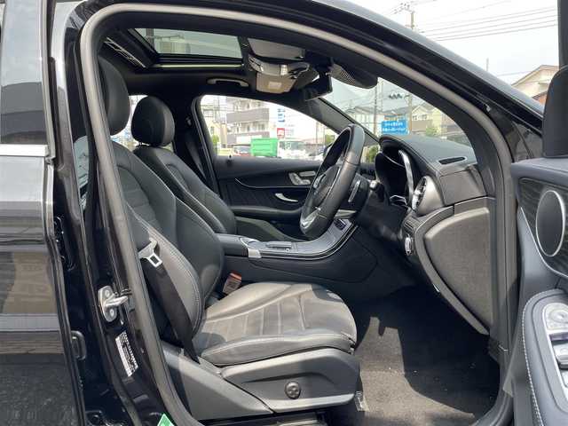 メルセデス・ベンツ ＧＬＣ２２０ d 4マチック クーペ AMGライン 神奈川県 2020(令2)年 2.6万km オブシディアンブラック 純正10インチワイドディスプレイ/　（ナビ機能・フルセグTV・Bluetooth）/パノラミックスライディングルーフ/レーダーセーフティパッケージ/360°カメラシステム/ハーフレザーシート/置くだけ充電/ブラインドスポットモニター/パワーバックドア/全席シートヒーター/LEDヘッドライト/前席パワーシート/ETC2.0/スマートキー/保証書/取扱説明書/令和3～7年ディーラー記録簿あり