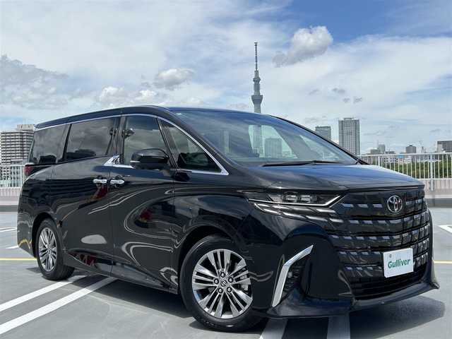 トヨタ アルファード Z 東京都 2024(令6)年 0.5万km ブラック 黒皮シート/12.1型フリップダウンモニター/（V12T-R72C)/ビルトインETC2.0/バックカメラ・全包囲カメラ/両側パワースライドドア/パワーバックドア/D席メモリーパワーシート/社外ドライブレコーダー一体型ミラー/純正１８インチアルミ/エンジンプッシュボタン/スマートキー/Toyota safty Sense/・PCS(プリクラッシュセーフティ)/・LDA(レーンディパーチャーアラート)/・BSM(ブラインドスポットモニター)/・レーダークルーズコントロール/・オートマチックハイビーム/・RCTA(リヤクロストラフィックアラート)/安全装備/・アドバンストパーク/・パーキングサポートブレーキ/・アドバンスドライブ/・HUD(ヘッドアップディスプレイ)スペアキー１本/保証書・取説