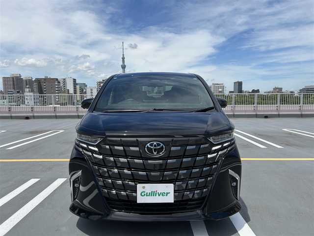 トヨタ アルファード Z 東京都 2024(令6)年 0.5万km ブラック 黒皮シート/12.1型フリップダウンモニター/（V12T-R72C)/ビルトインETC2.0/バックカメラ・全包囲カメラ/両側パワースライドドア/パワーバックドア/D席メモリーパワーシート/社外ドライブレコーダー一体型ミラー/純正１８インチアルミ/エンジンプッシュボタン/スマートキー/Toyota safty Sense/・PCS(プリクラッシュセーフティ)/・LDA(レーンディパーチャーアラート)/・BSM(ブラインドスポットモニター)/・レーダークルーズコントロール/・オートマチックハイビーム/・RCTA(リヤクロストラフィックアラート)/安全装備/・アドバンストパーク/・パーキングサポートブレーキ/・アドバンスドライブ/・HUD(ヘッドアップディスプレイ)スペアキー１本/保証書・取説