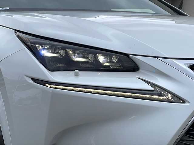レクサス ＮＸ 200t Fスポーツ 道北・旭川 2015(平27)年 6.3万km ソニッククォーツ /４WD//禁煙車//寒冷地仕様//レクサスセーフティーセンス/PCS/LDA/AHS/レーダークルーズコントロール//純正ナビ/CD/DVD/SD/BT/AUX/USB/TV/ラジオ//バックカメラ//ビルトインETC//パワーバックドア//左右独立オートエアコン//ミラーヒーター//フロントデアイサー//レザーシート//シートメモリー//全席パワーシート//前席シートヒーター//前席エアシート//革巻きステアリング//ステアリングスイッチ//ステアリングヒーター//パドルシフト//ヘッドアップディスプレイ//オートライト//三眼LEDヘッドライト//LEDフォグランプ//バックフォグランプ//ミラーウィンカー//ヘッドライトウォッシャー//ドアバイザー//エンジンスターター一体型マートキー//スペアキー//プッシュスタート//保証書//取扱説明書