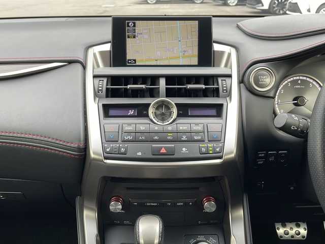 レクサス ＮＸ 200t Fスポーツ 道北・旭川 2015(平27)年 6.3万km ソニッククォーツ /４WD//禁煙車//寒冷地仕様//レクサスセーフティーセンス/PCS/LDA/AHS/レーダークルーズコントロール//純正ナビ/CD/DVD/SD/BT/AUX/USB/TV/ラジオ//バックカメラ//ビルトインETC//パワーバックドア//左右独立オートエアコン//ミラーヒーター//フロントデアイサー//レザーシート//シートメモリー//全席パワーシート//前席シートヒーター//前席エアシート//革巻きステアリング//ステアリングスイッチ//ステアリングヒーター//パドルシフト//ヘッドアップディスプレイ//オートライト//三眼LEDヘッドライト//LEDフォグランプ//バックフォグランプ//ミラーウィンカー//ヘッドライトウォッシャー//ドアバイザー//エンジンスターター一体型マートキー//スペアキー//プッシュスタート//保証書//取扱説明書