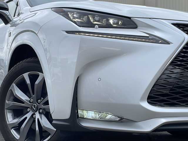 レクサス ＮＸ 200t Fスポーツ 道北・旭川 2015(平27)年 6.3万km ソニッククォーツ /４WD//禁煙車//寒冷地仕様//レクサスセーフティーセンス/PCS/LDA/AHS/レーダークルーズコントロール//純正ナビ/CD/DVD/SD/BT/AUX/USB/TV/ラジオ//バックカメラ//ビルトインETC//パワーバックドア//左右独立オートエアコン//ミラーヒーター//フロントデアイサー//レザーシート//シートメモリー//全席パワーシート//前席シートヒーター//前席エアシート//革巻きステアリング//ステアリングスイッチ//ステアリングヒーター//パドルシフト//ヘッドアップディスプレイ//オートライト//三眼LEDヘッドライト//LEDフォグランプ//バックフォグランプ//ミラーウィンカー//ヘッドライトウォッシャー//ドアバイザー//エンジンスターター一体型マートキー//スペアキー//プッシュスタート//保証書//取扱説明書
